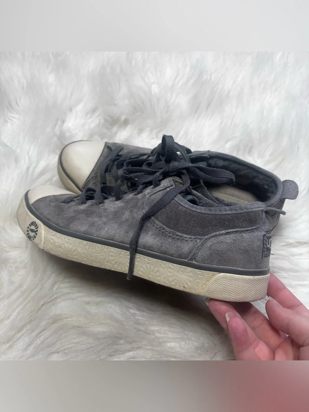 UGG Evera Women’s Low-Top Sneakers size 7.5 Women’s